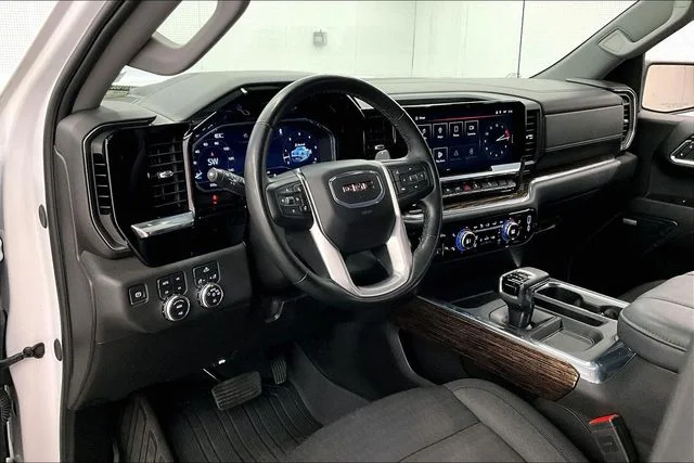 Used 2024 Summit White GMC Elevation image 17