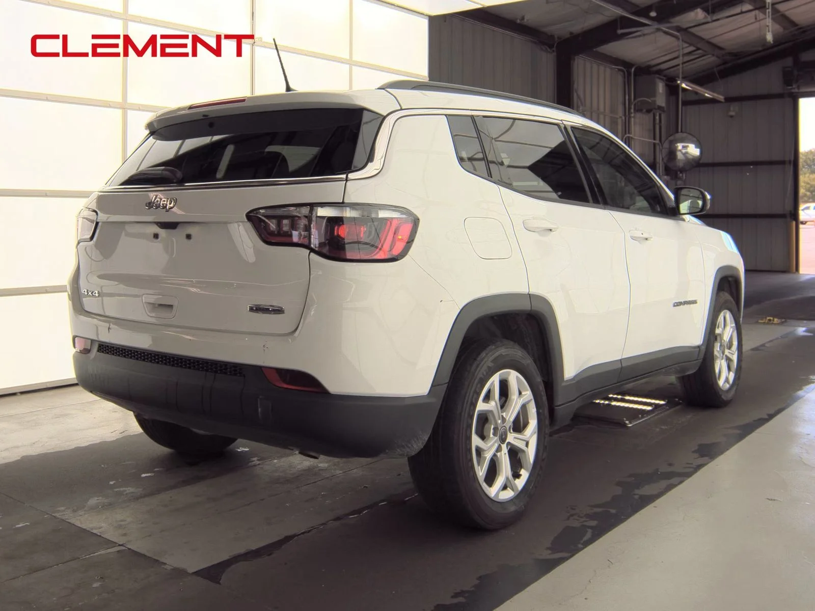 Used 2025 White Jeep Latitude image 6