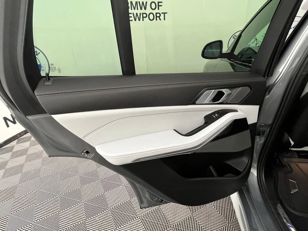 Certified Used 2024 Skyscraper Grey Metallic BMW xDrive40i image 27