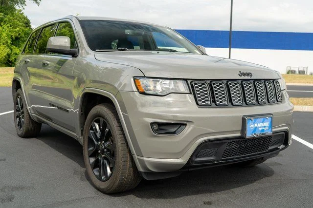 Used 2019 Gray Jeep Altitude image 4