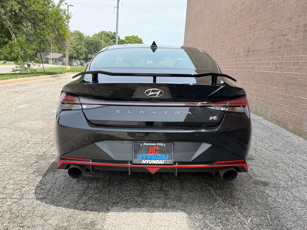 Used 2023 Onyx Black Hyundai Base image 28