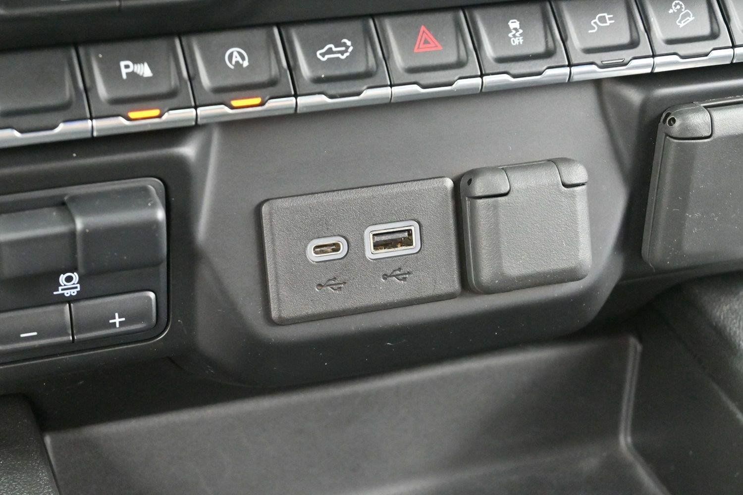 Used 2020 SILVER ICE METALLIC Chevrolet RST image 26