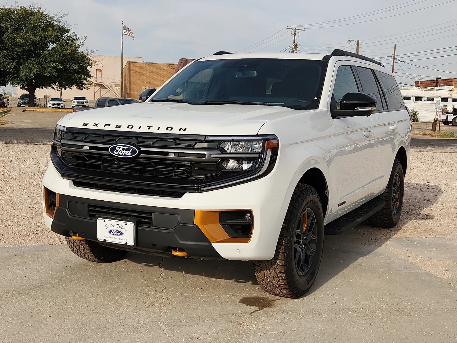 New 2027 Star White Metallic Tri-Coat Ford Tremor image 3