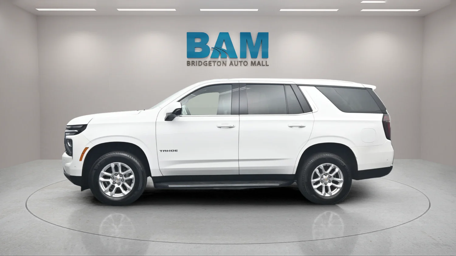 Used 2025 Summit White Chevrolet LT image 3