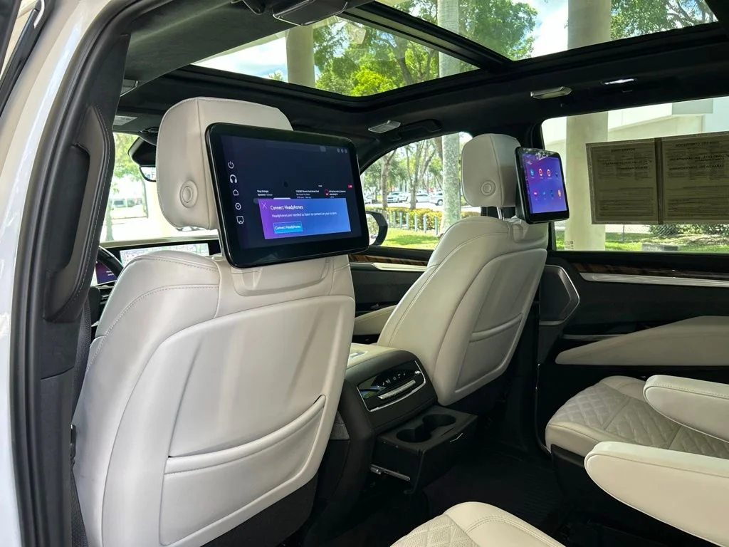Used 2025 White Cadillac Sport Platinum image 58