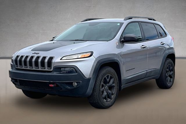 Used 2014 Silver Jeep Trailhawk image 1