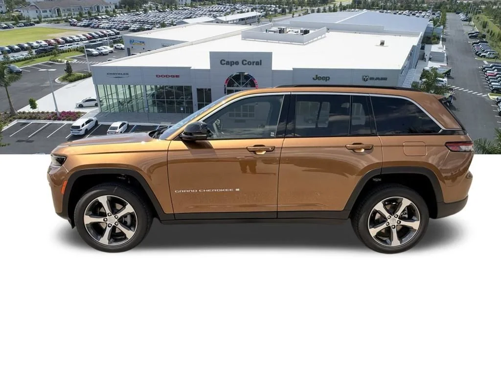 New 2026 Copper Shino Metallic Clear-Coat Exterior Paint Jeep Limited image 7