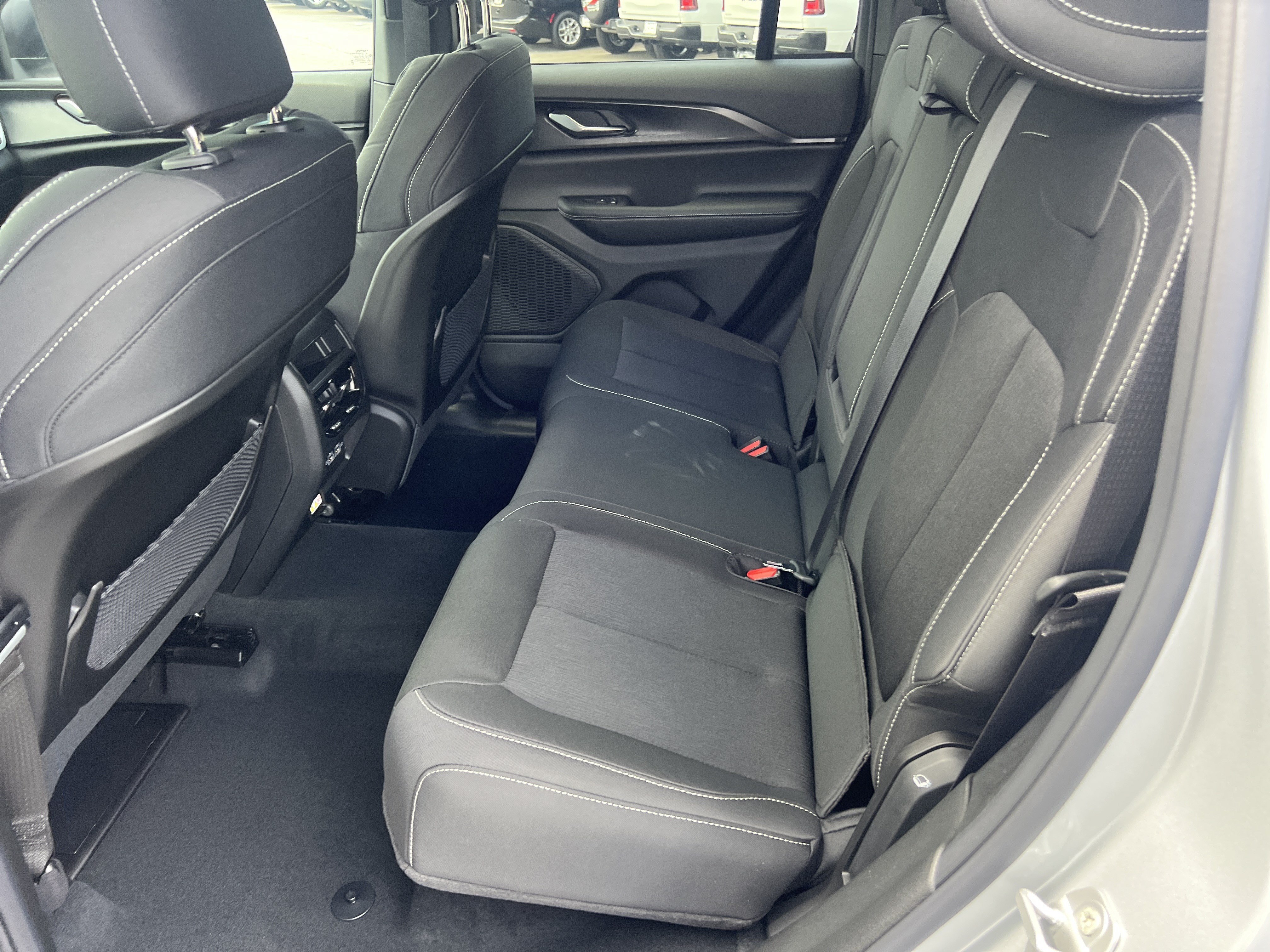 New 2026 Silver Zynith Jeep Laredo X image 18