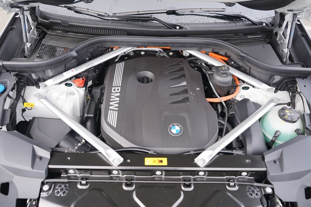 New 2026 Alpine White BMW xDrive50e image 21