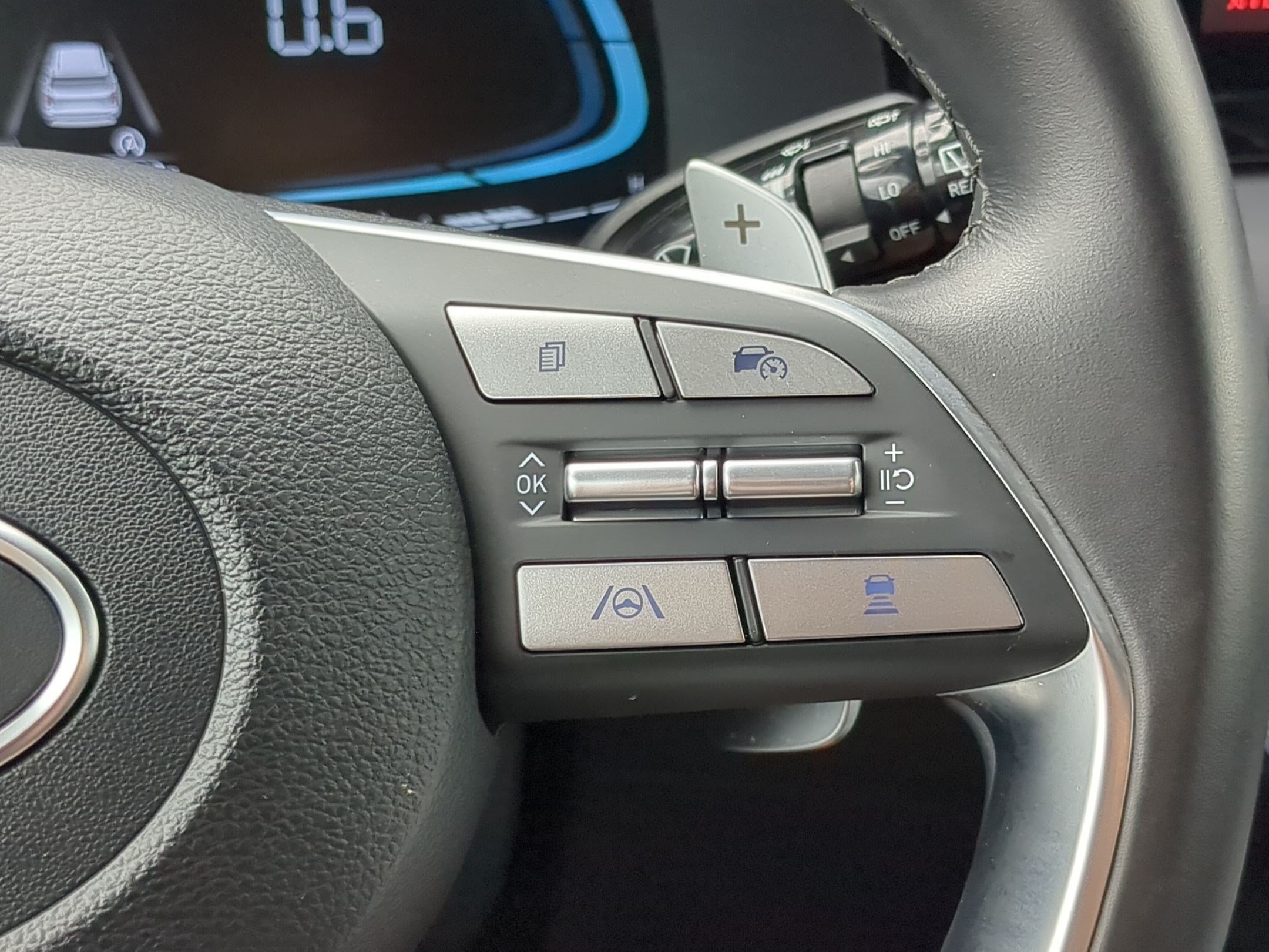Used 2025 Abyss Black Pearl Hyundai SEL image 18