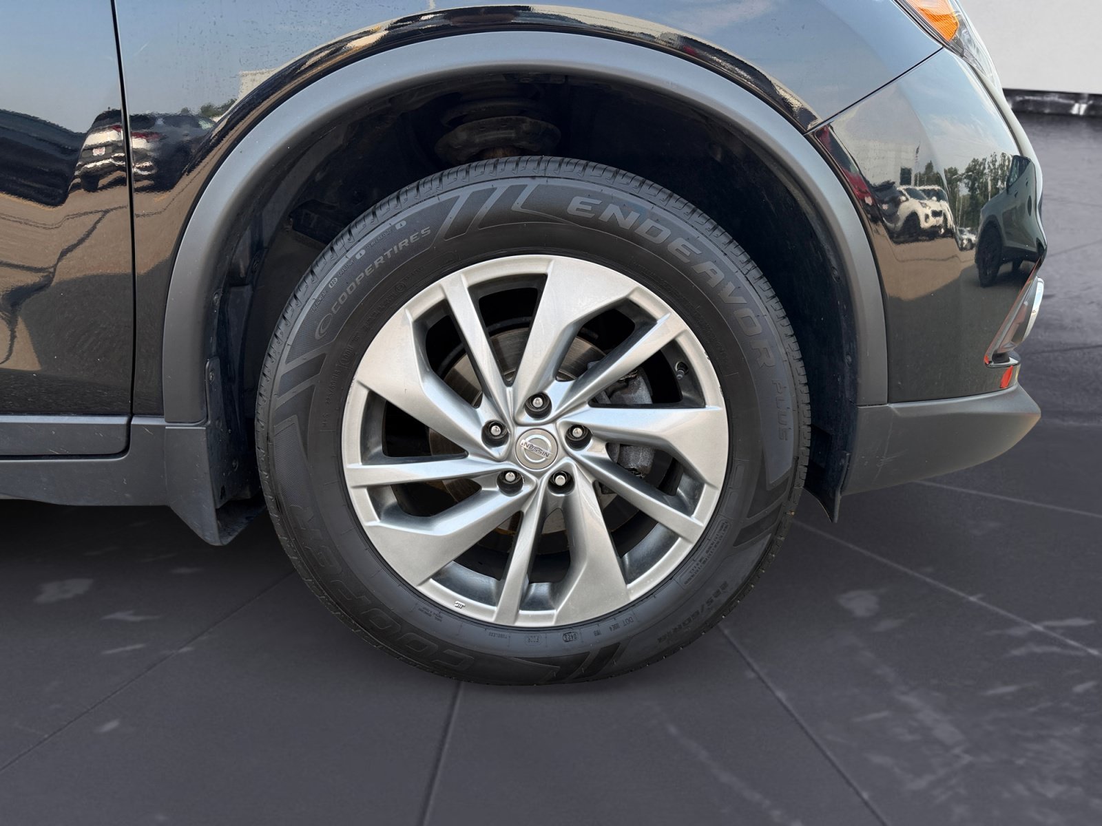 Used 2015 Super Black Nissan SL image 45