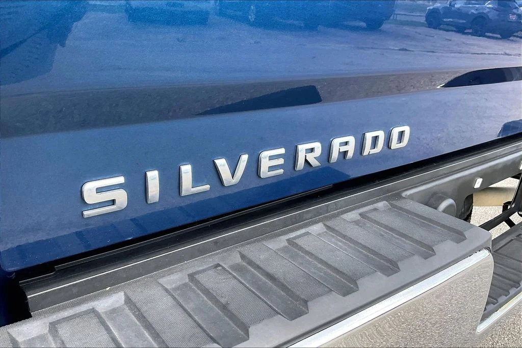 Used 2016 Blue Chevrolet LS image 18