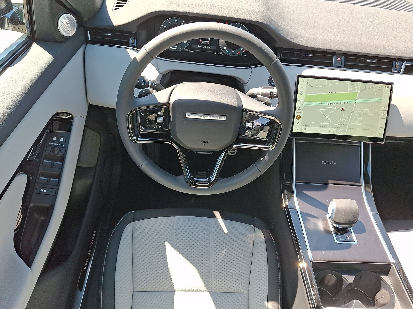 New 2026 Fuji White LAND ROVER  image 4