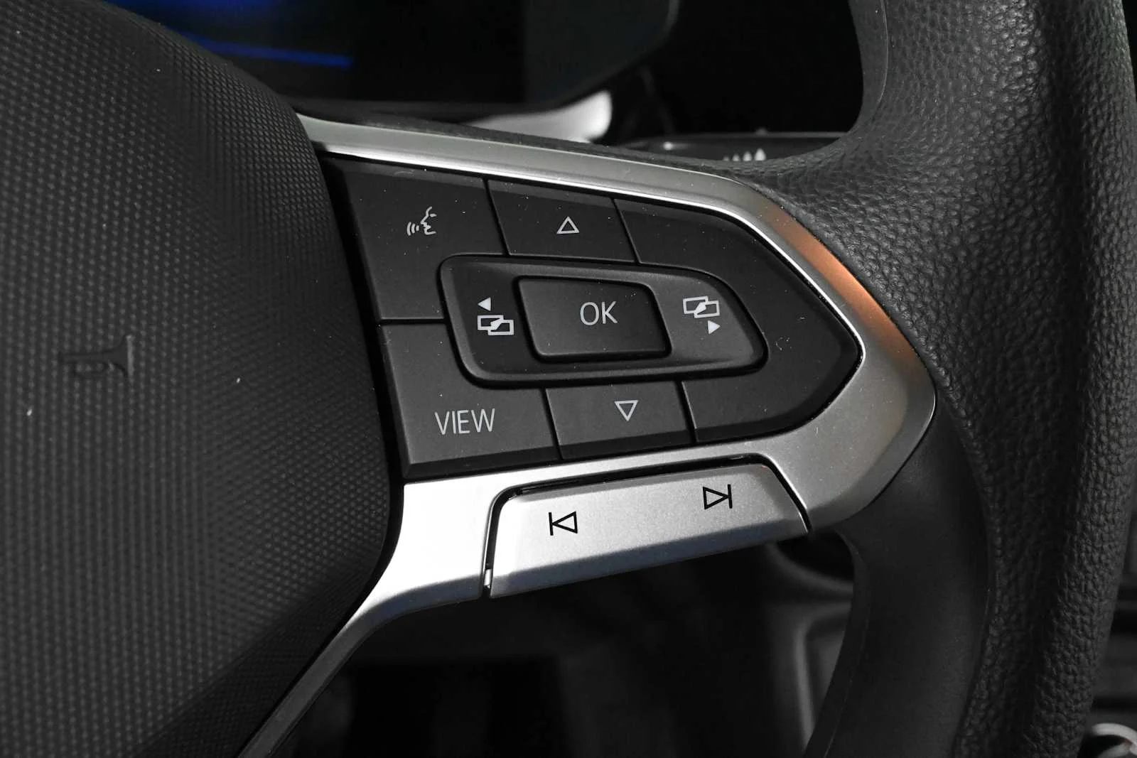 Used 2022 Dusk Blue Metallic Volkswagen S image 20