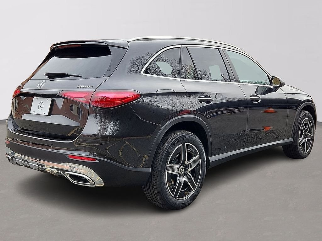 Used 2026 Graphite Grey Metallic Mercedes-Benz GLC 300 image 3