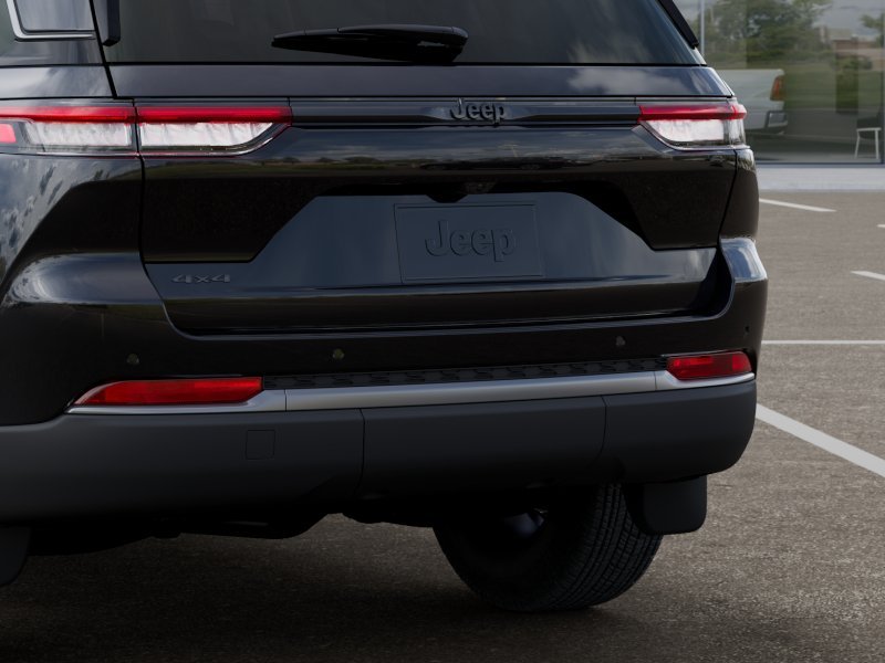 New 2026 Diamond Black Crystal Pearl-Coat Exterior Paint Jeep Altitude image 39
