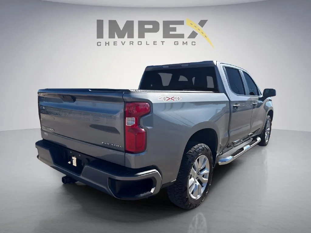 Used 2021 SATIN STEEL METALLIC Chevrolet Custom image 11
