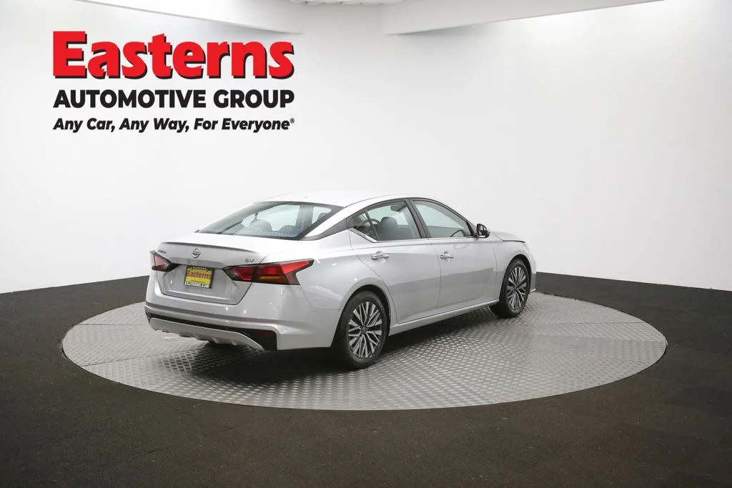 Used 2023 Silver Nissan 2.5 SV image 40