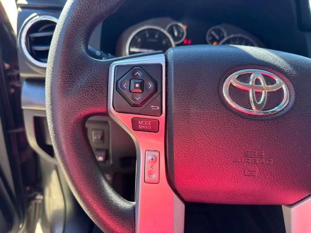 Used 2015 Gray Toyota SR5 image 40