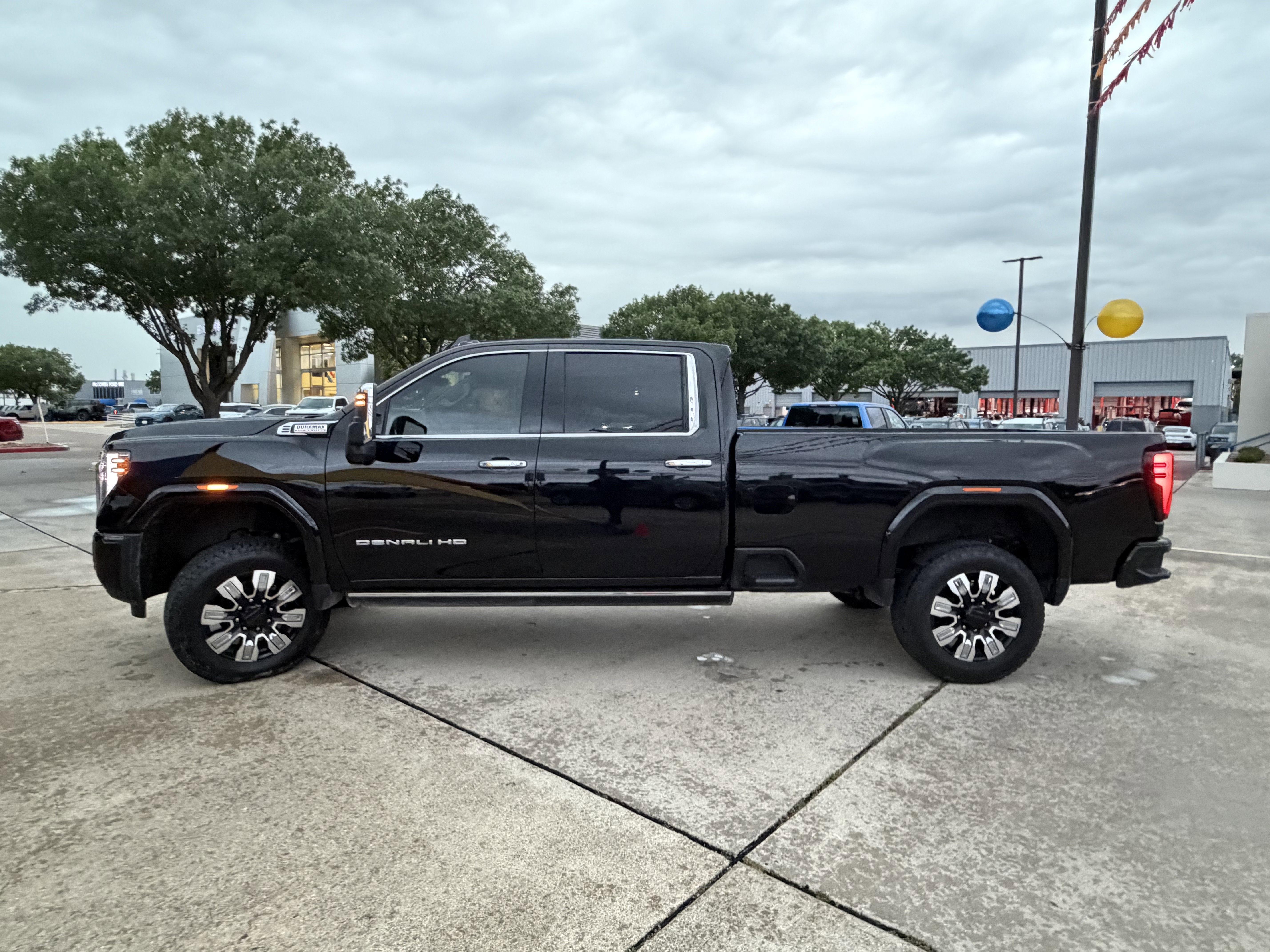 Used 2025 Onyx Black GMC Denali image 12