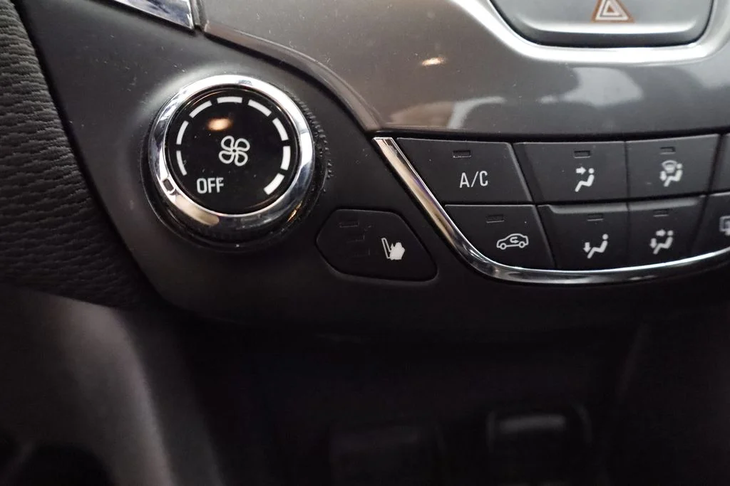 Used 2016 White Chevrolet LT image 22