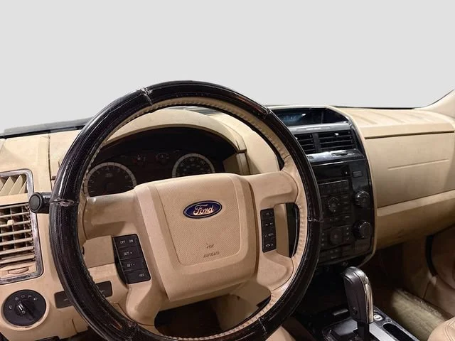 Used 2011  Ford Limited image 6