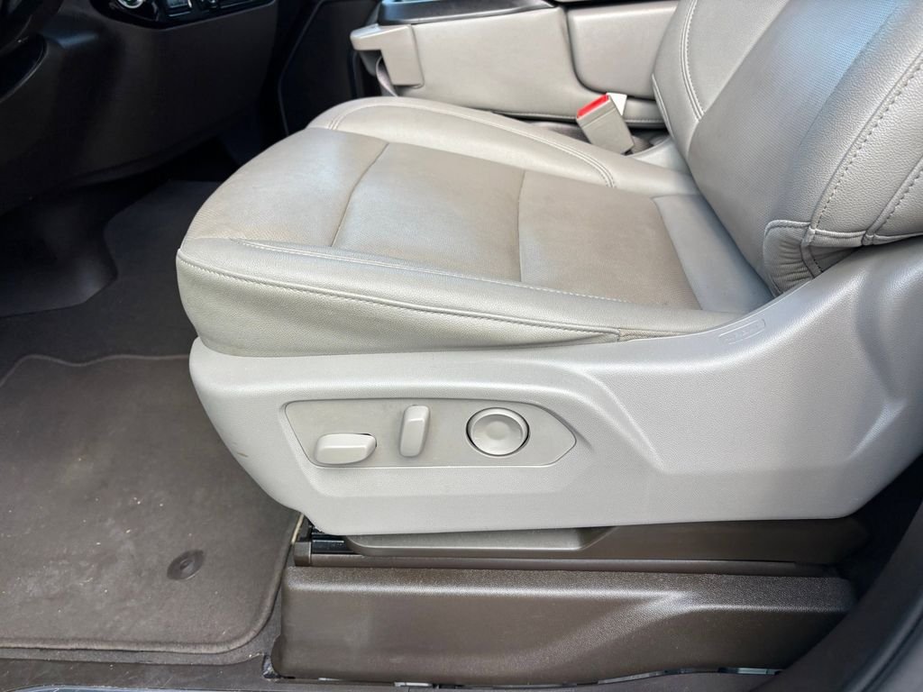 Used 2025 White GMC SLT image 22