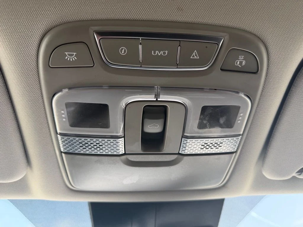 Used 2022 Black Kia EX image 21
