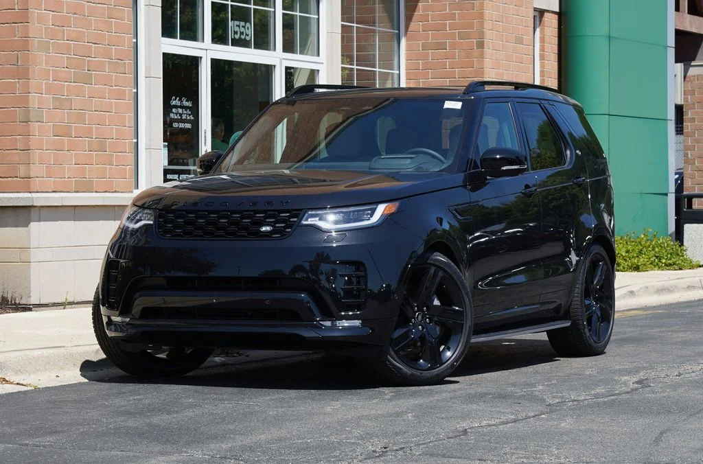 New 2026 Santorini Black Land Rover Dynamic SE image 1