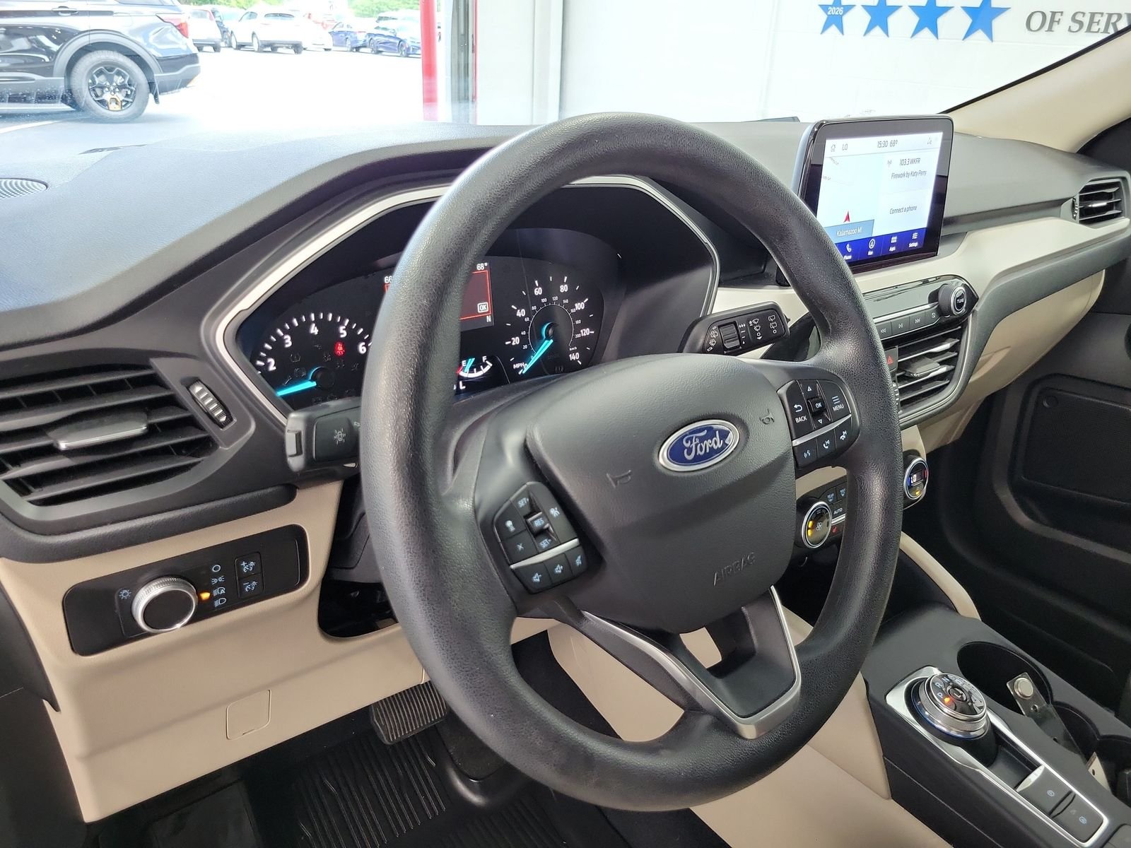 Used 2020  Ford SE image 10