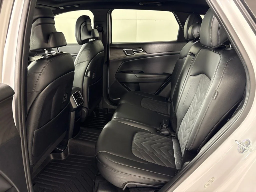 Used 2025 White Kia X-Line image 23