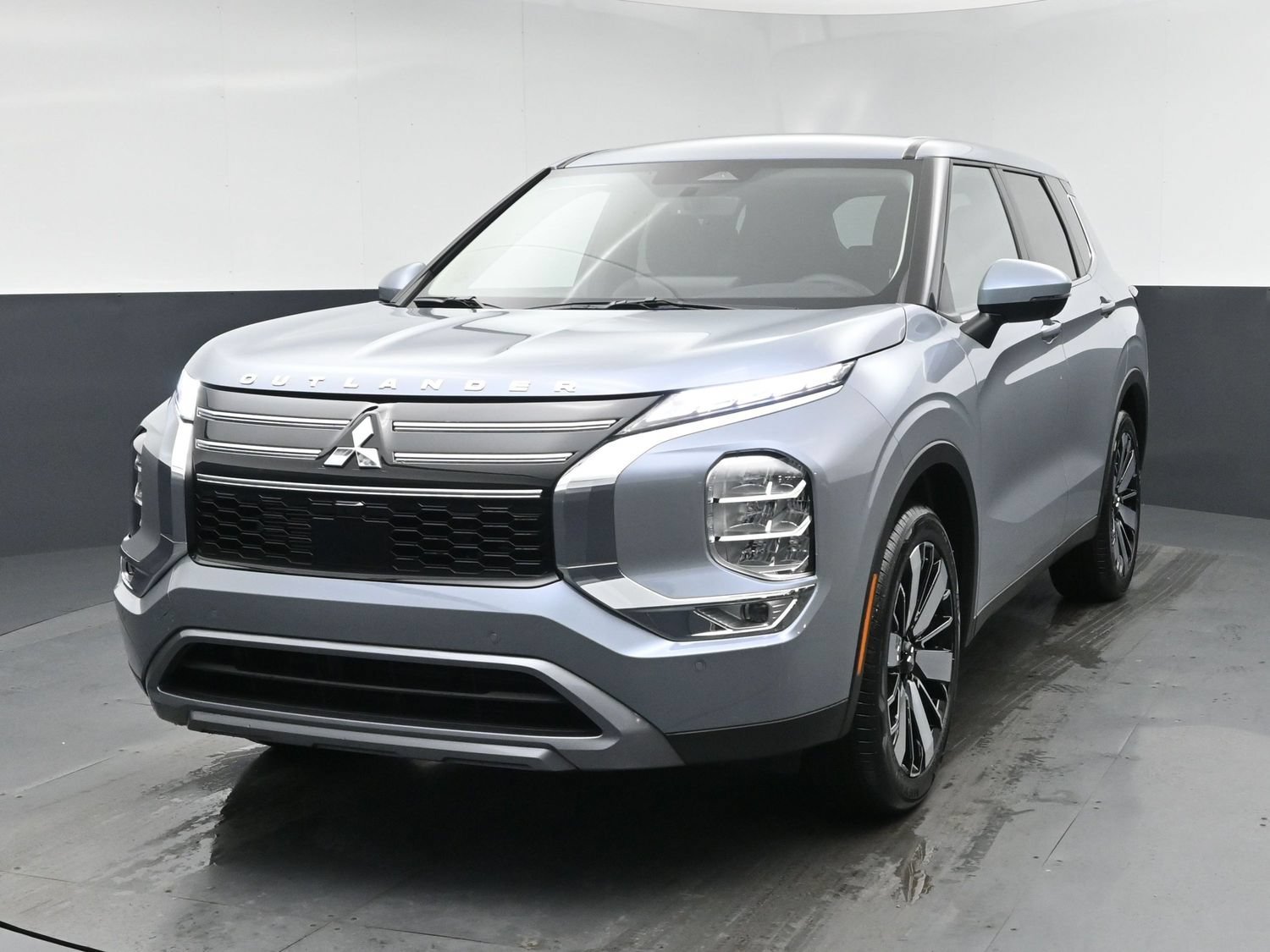 New 2026 Gray Mitsubishi SE 1.5T 2WD image 1