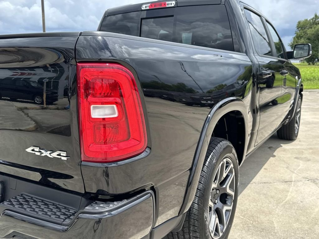 New 2026 Diamond Black Crystal Pearl-Coat Exterior Paint RAM Laramie image 15
