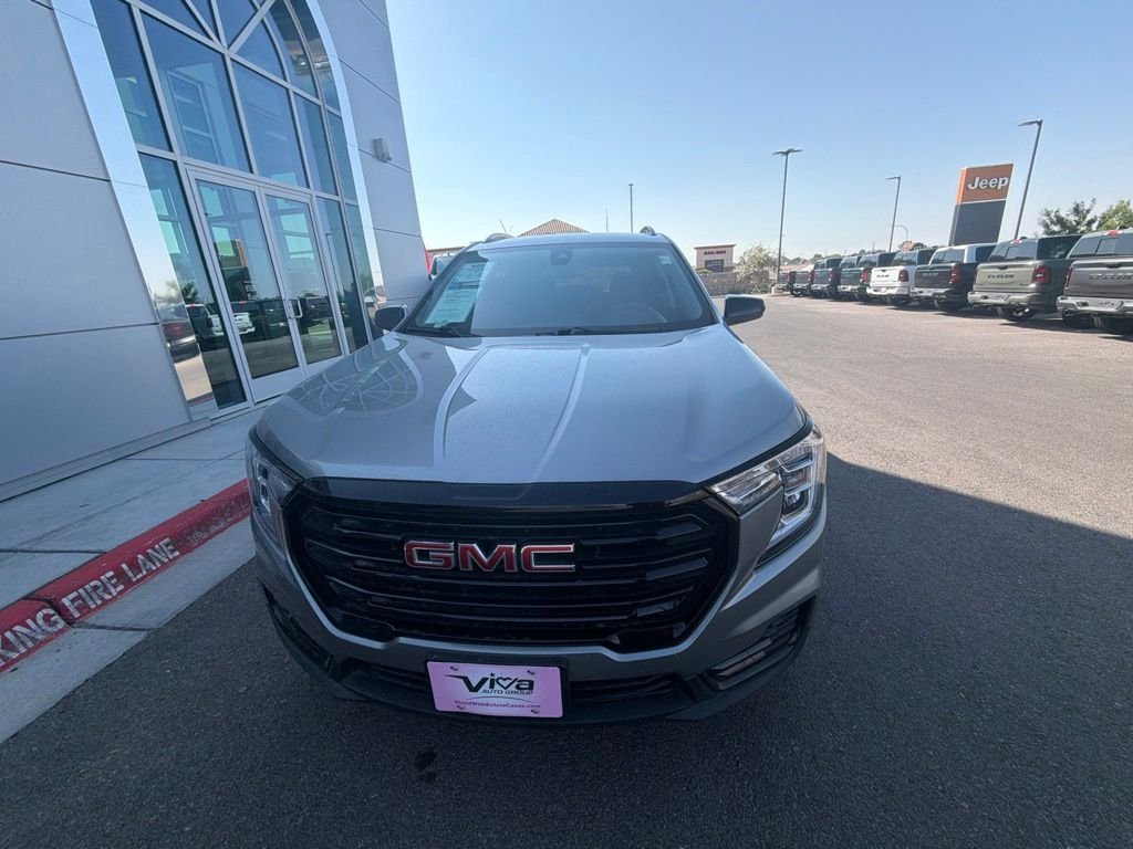 Used 2023 Silver GMC SLE image 27