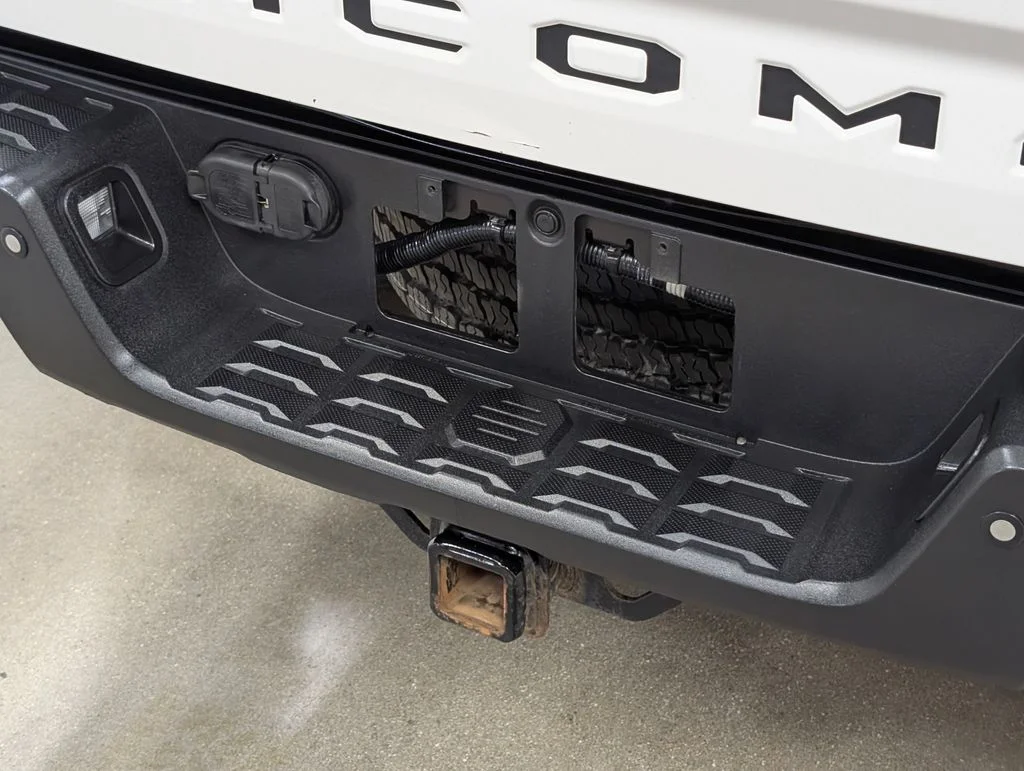 Used 2016 Super White Toyota TRD Off-Road image 20