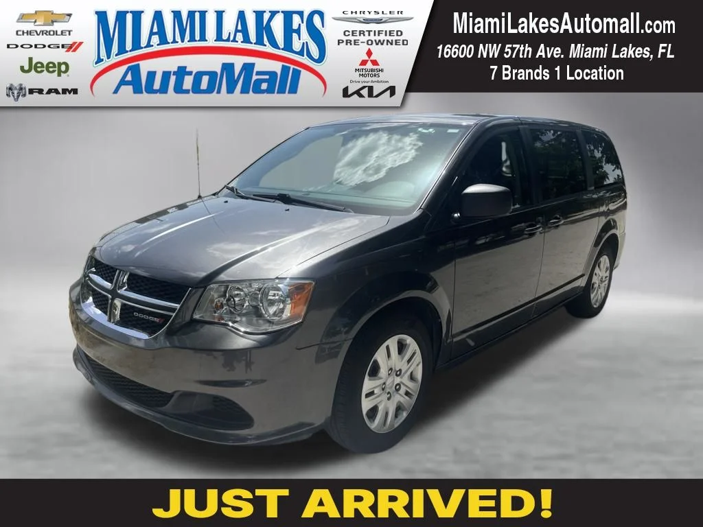 Used 2018 Granite Crystal Metallic Clearcoat Dodge SE image 1
