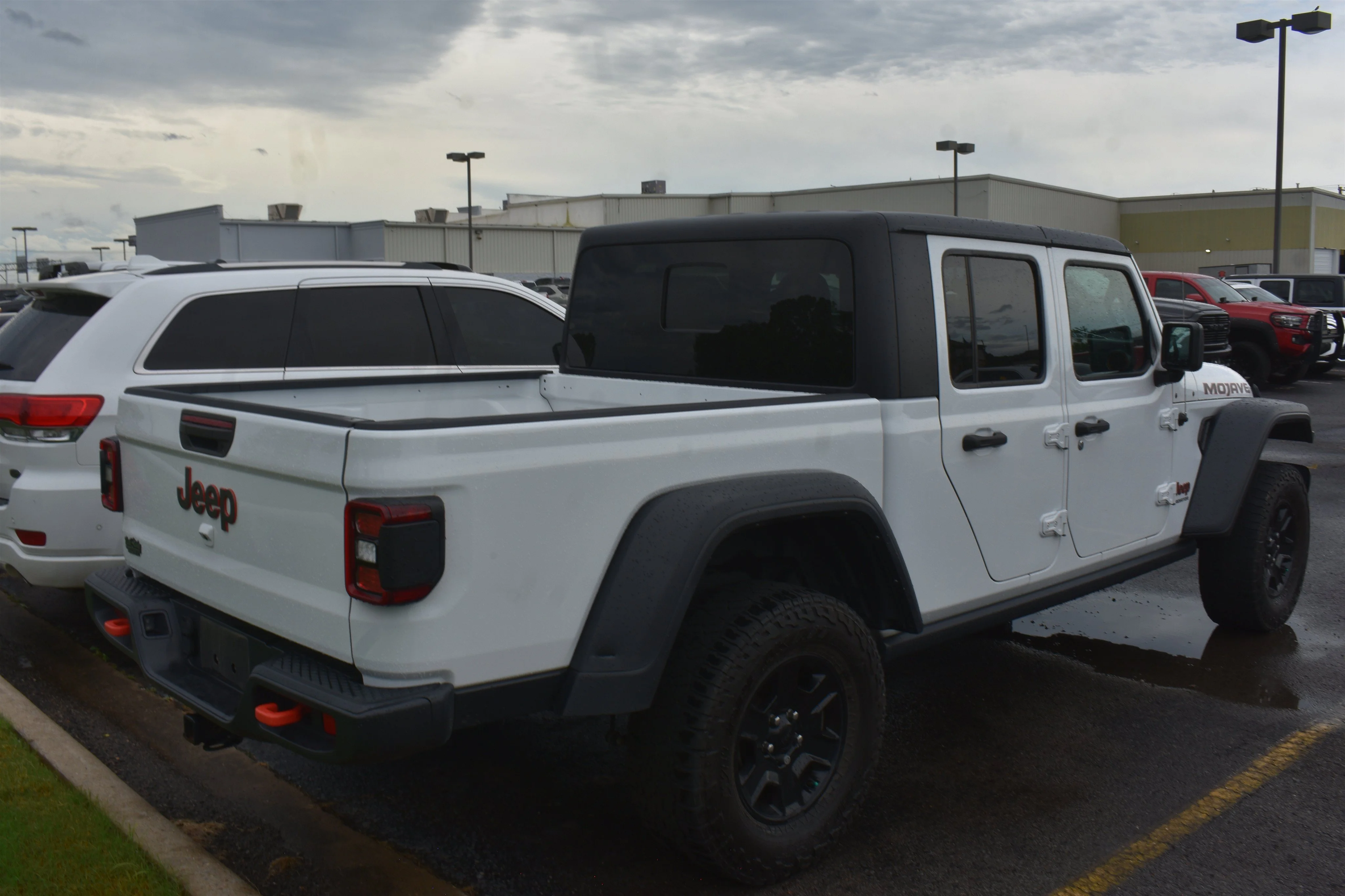 Used 2022 Bright White Clearcoat Jeep Mojave image 5