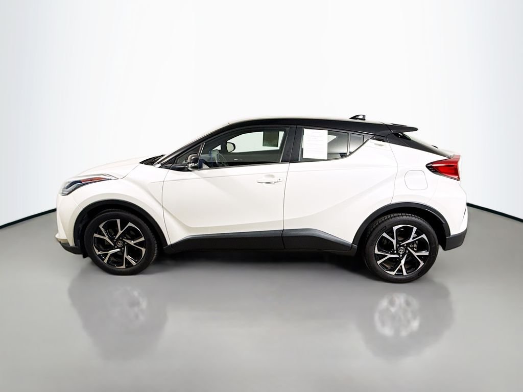 Used 2020 Blizzard Pearl w/Black Roof Toyota XLE image 4