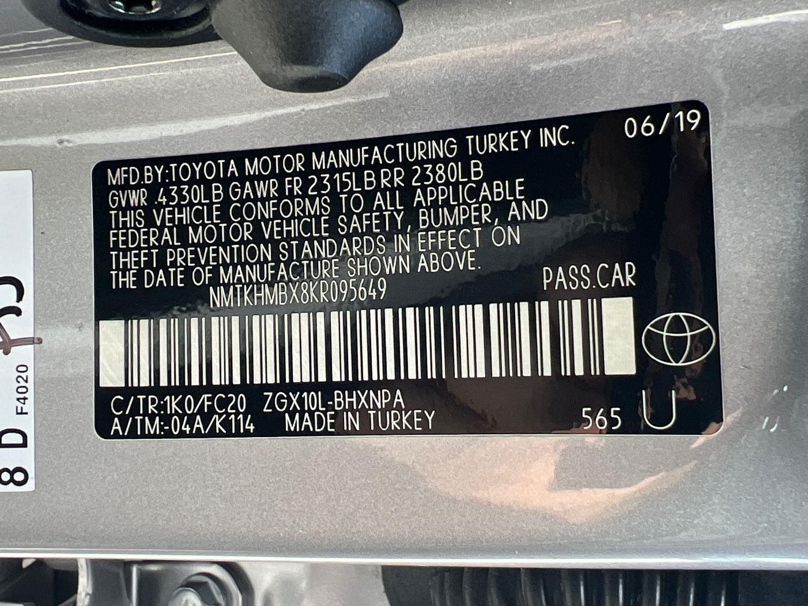 Used 2019 Silver Knockout Metallic Toyota LE image 29
