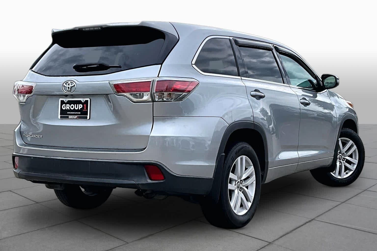 Used 2016 Silver Sky Metallic Toyota LE image 11