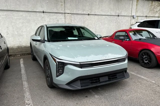 2025 Kia K4 LXS - Photo 32