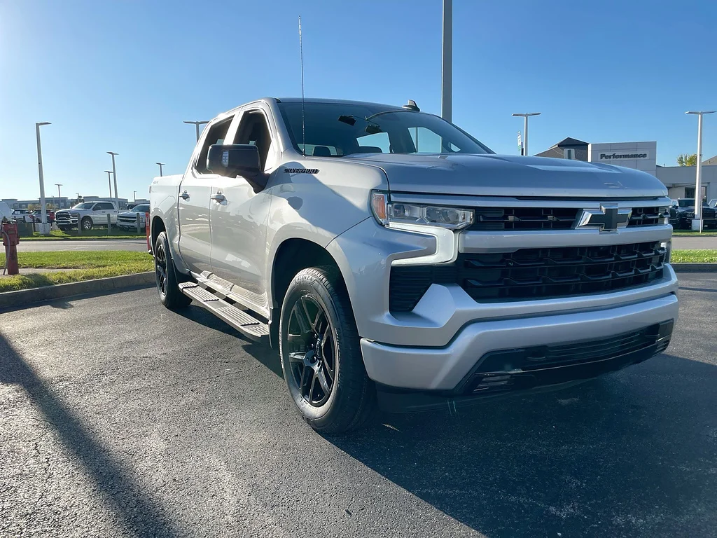Used 2022 Silver Ice Metallic Chevrolet RST image 36