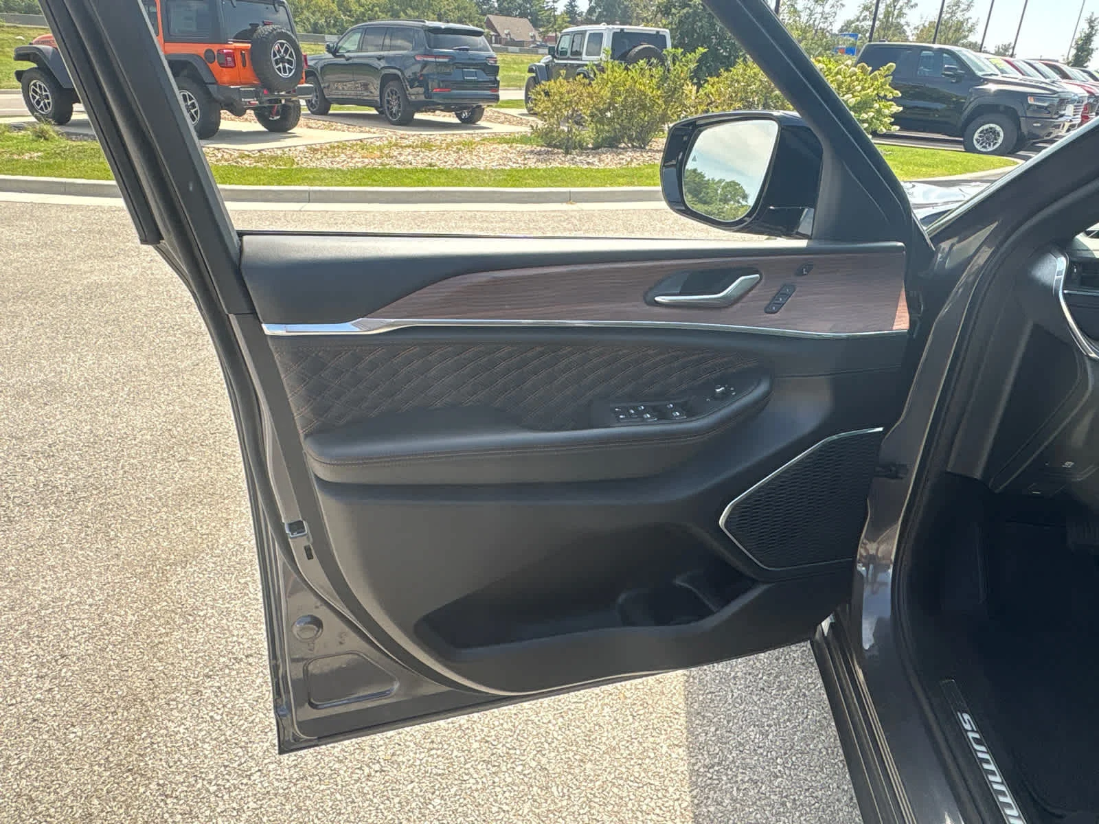 Used 2025 Baltic Gray Metallic Clearcoat Jeep Summit image 19