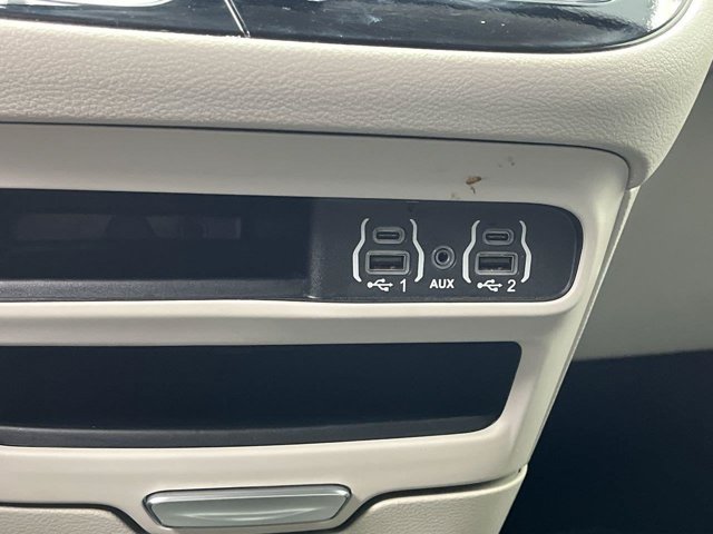 Used 2024 Silver Mist Clearcoat Chrysler Touring L image 24