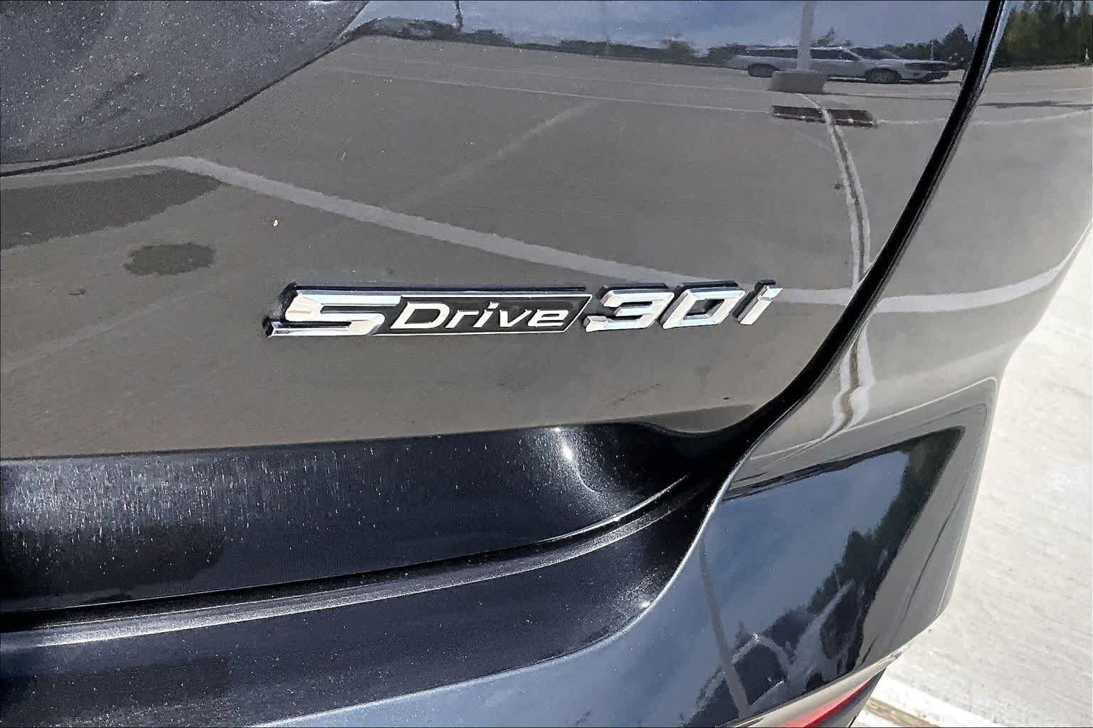 Used 2024 Dark Graphite Metallic BMW sDrive30i image 9
