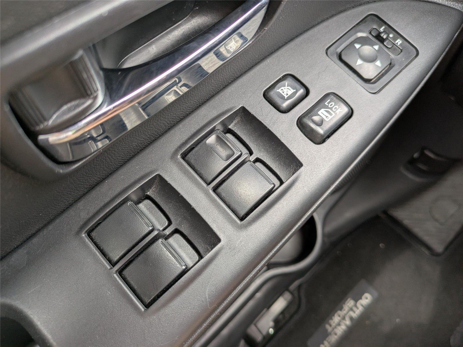 Used 2025  Mitsubishi S image 22