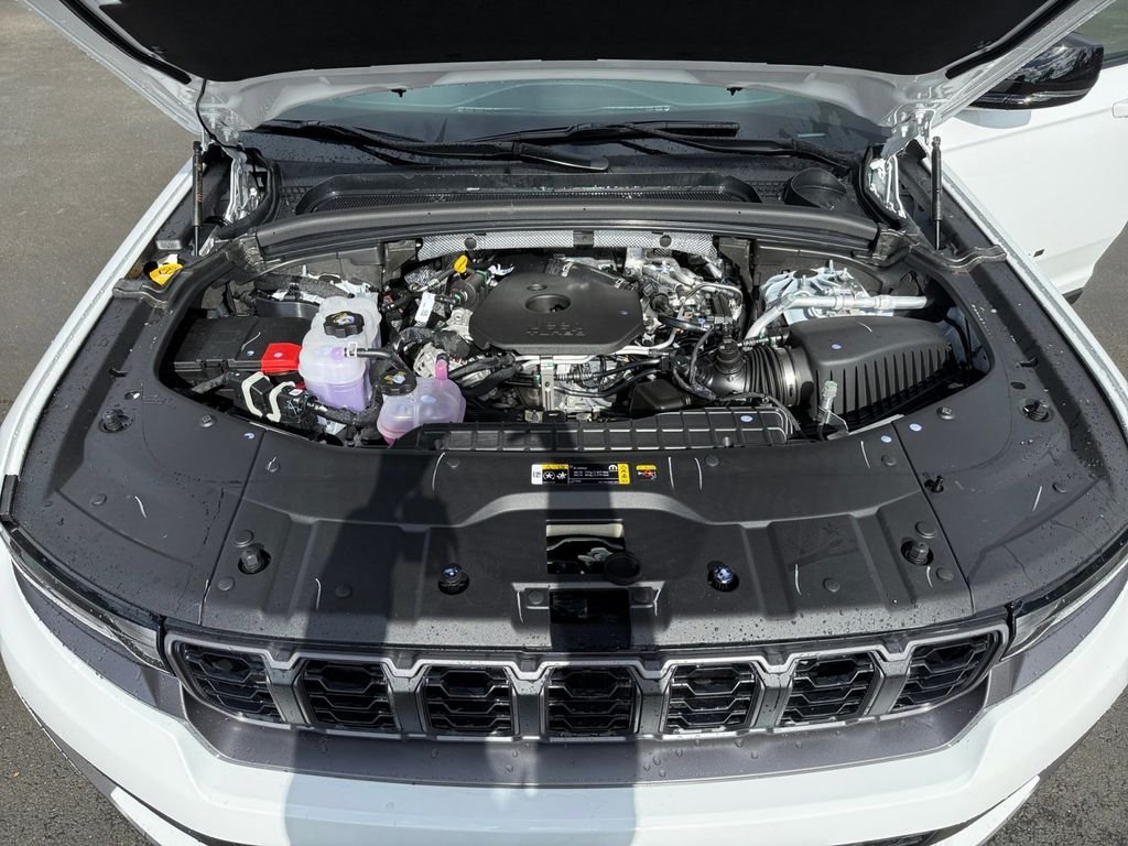 New 2026 Bright White Clear-Coat Exterior Paint Jeep Altitude image 21