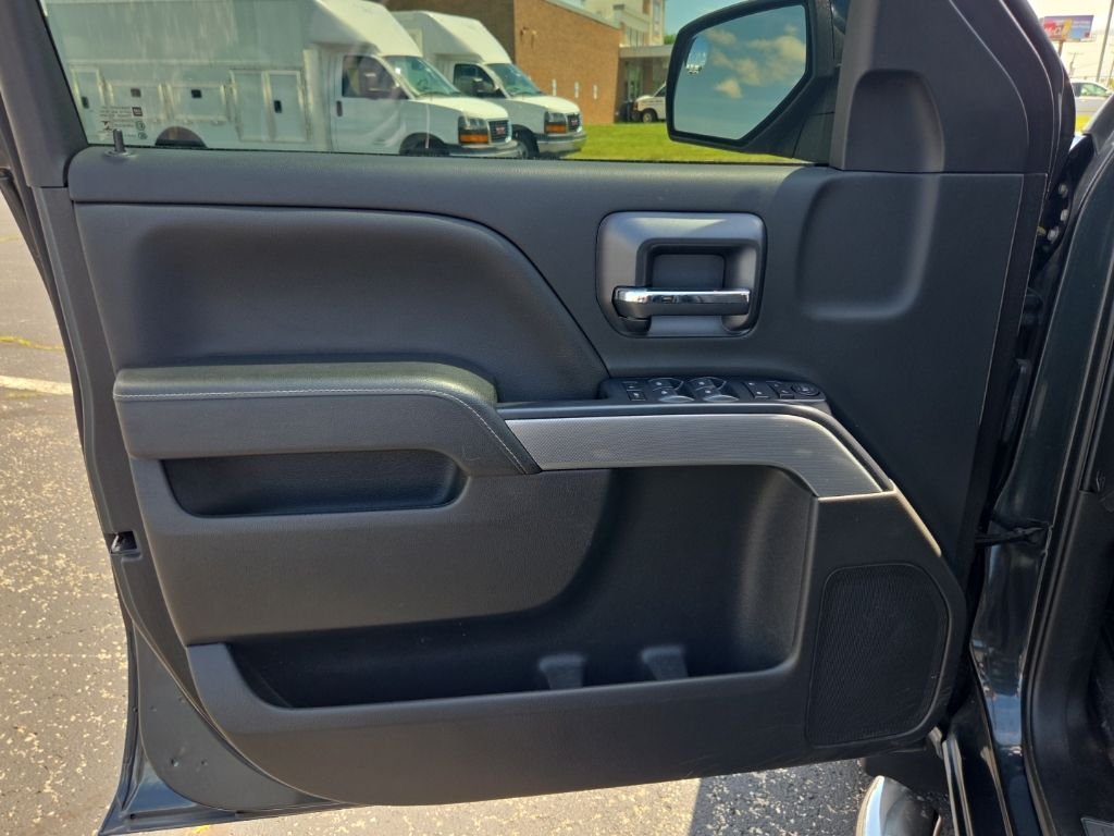 Used 2019 Gray Chevrolet LT image 28