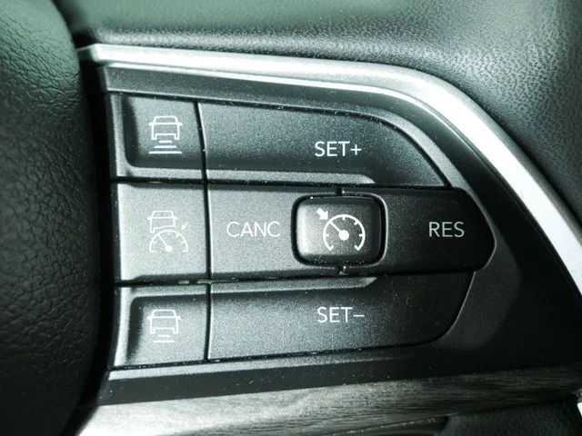Used 2023 Silver Jeep Limited image 27