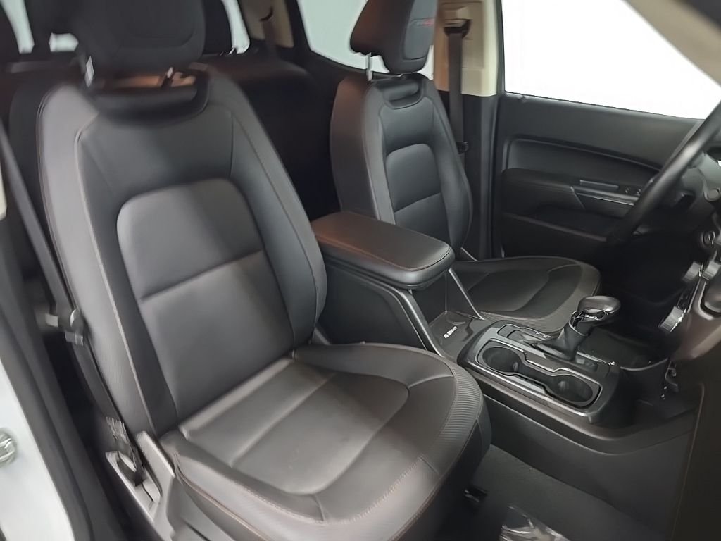 Used 2022 Summit White GMC AT4 w/Leather image 14